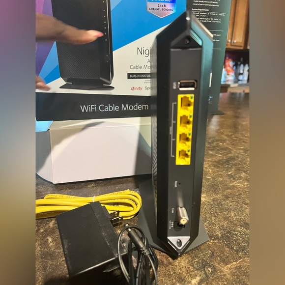 NetGear NightHawk AC1900 WiFi Cable Modem Router - Picture 3 of 12